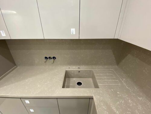 Столешницы из кварцевого агломерата на заказ в Москве: Надежность, стиль и безупречное качество