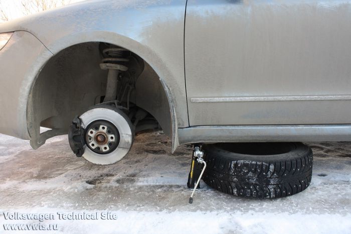 Замена стойки стабилизатора Фольксваген Пассат Б6, B7, Шкода Суперб