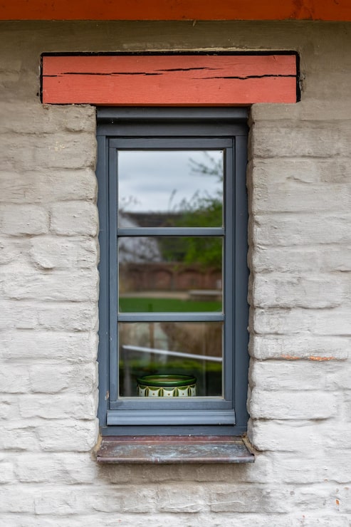 Как установить окно в деревянном доме без обсады