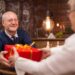 Что подарить отцу на 60 лет бюджетно и со слезами радости